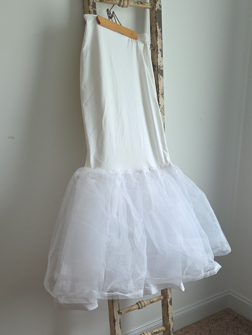 White Trumpet Slip